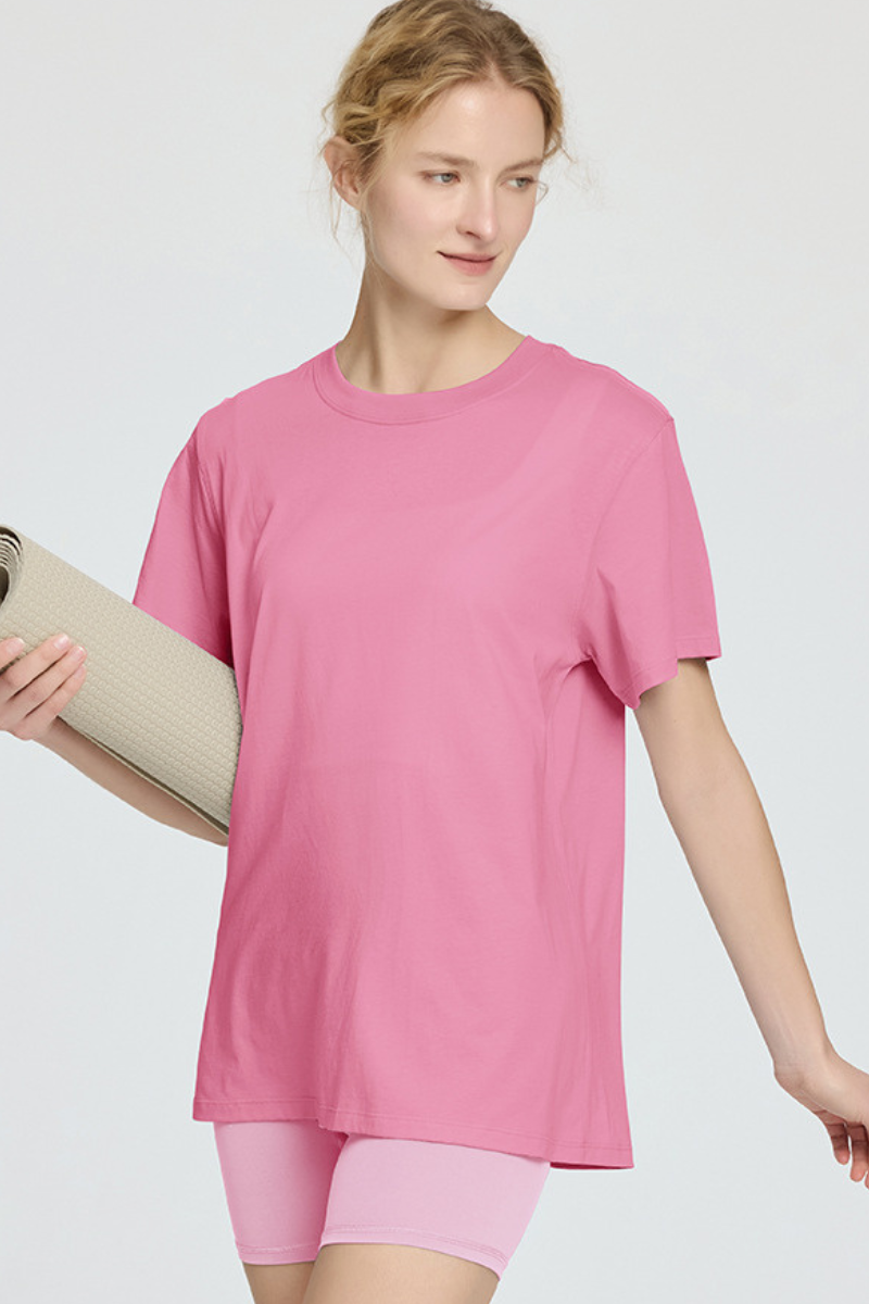 Loose-fitting, round-necked cotton T-shirt