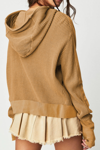 Zipper-fastened short-sleeved knitted sweater