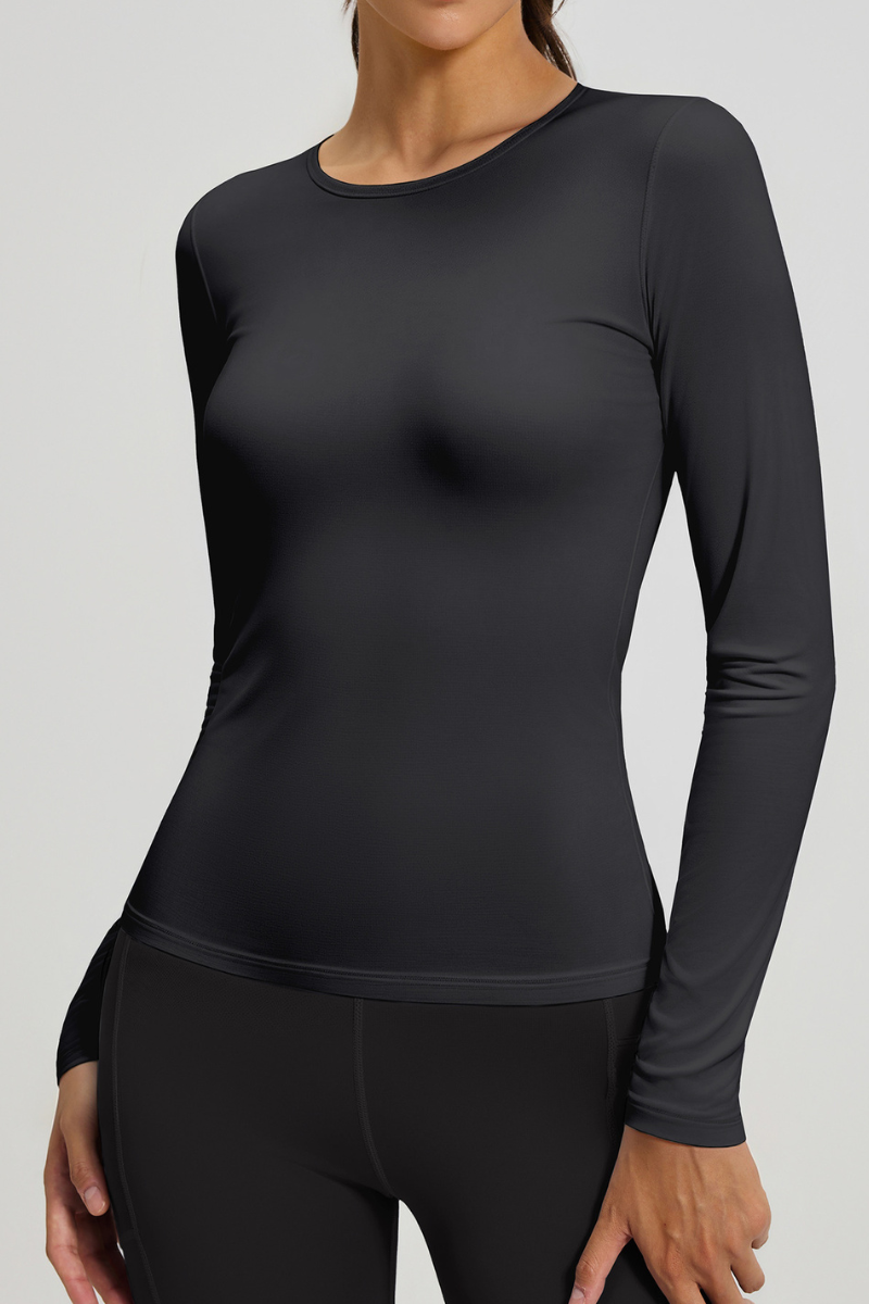 Round-necked, form-fitting long-sleeved top