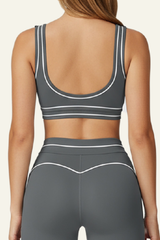 Women's  Color-blocked backless form-fitting sports bra.