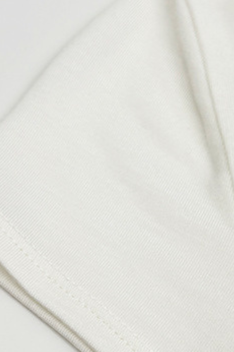 Women's body-hugging top