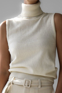 Early autumn high-neck, sleeveless base layer shirt
