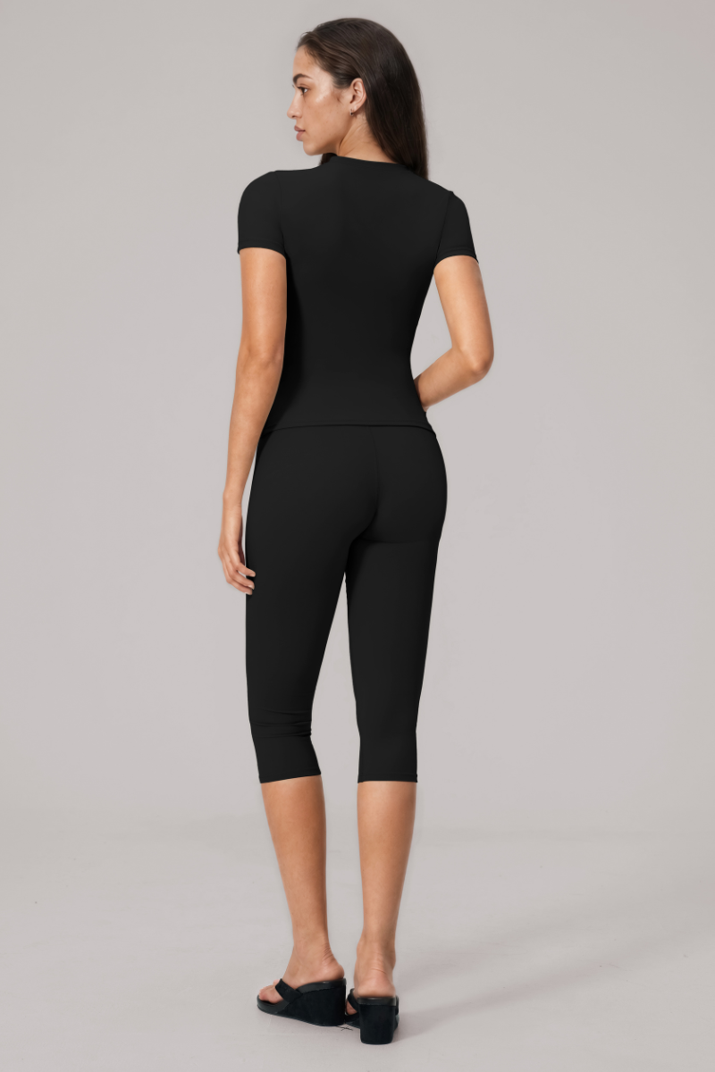 Women's Bare Feel Sets:Slim Fit T-shirt And Capri Leggings