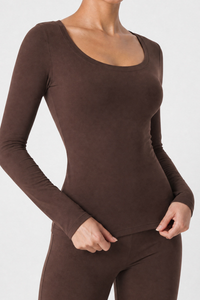 Women’s Wide Scoop Neck Form-Fitting Long Sleeve Pilates Top