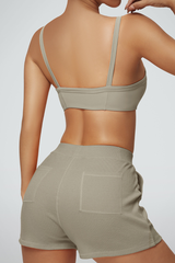 High-waisted, slim-fitting American-style sweatpants