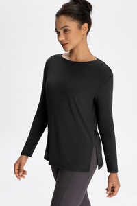 Round-necked sports top