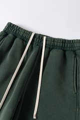Water-washed and fleece-lined curved-blade pants.