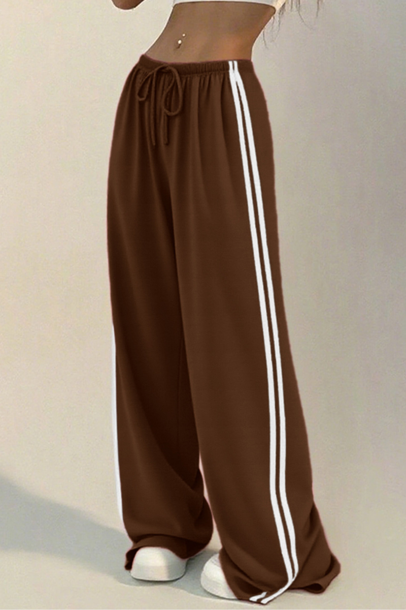 Women’s sporty wide-leg pants.