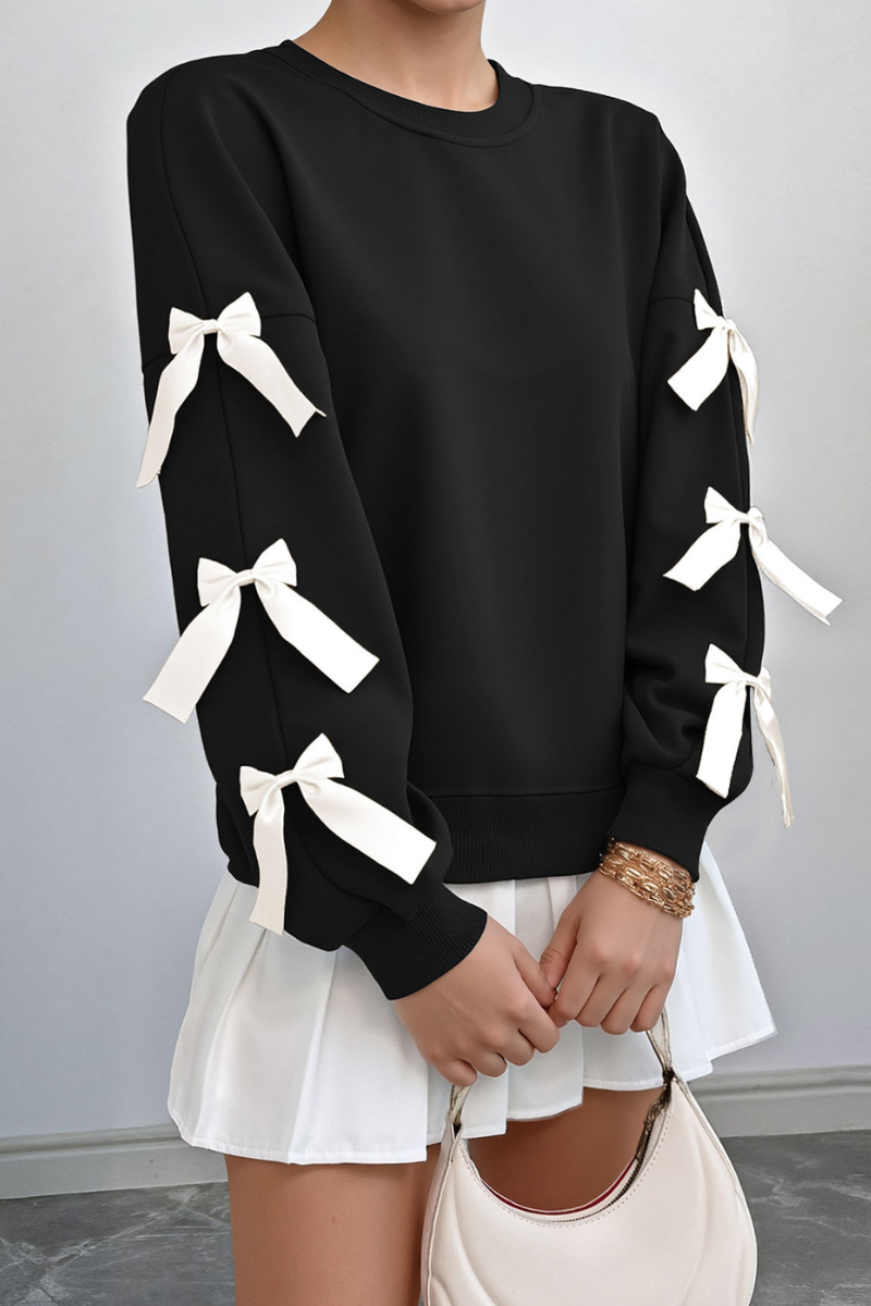 Round-necked, bow-style, red Christmas-themed sweatshirt