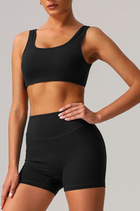U-shaped back sports bra + classic sports shorts 2-piece set