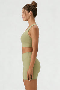 Women's Halterneck Cutout Twist Back Sports Bra