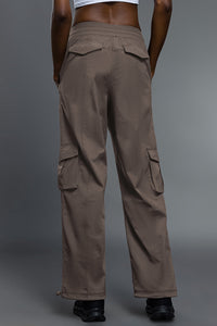 Women Fleece-Lined Loose Cargo Workout Pants with Adjustable Hem