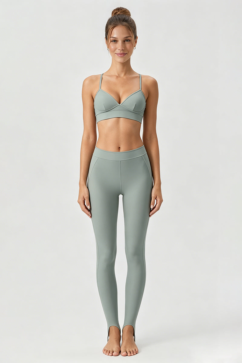 Women's Yoga Set:Thin Strap V-Neck Bra And Stirrup Leggings