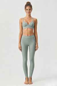 Women's Yoga Set:Thin Strap V-Neck Bra And Stirrup Leggings
