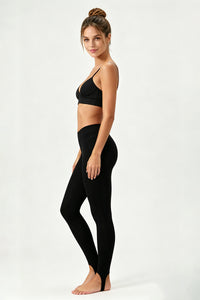 Women's Yoga Set:Thin Strap V-Neck Bra And Stirrup Leggings