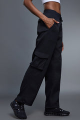 Women Fleece-Lined Loose Cargo Workout Pants with Adjustable Hem