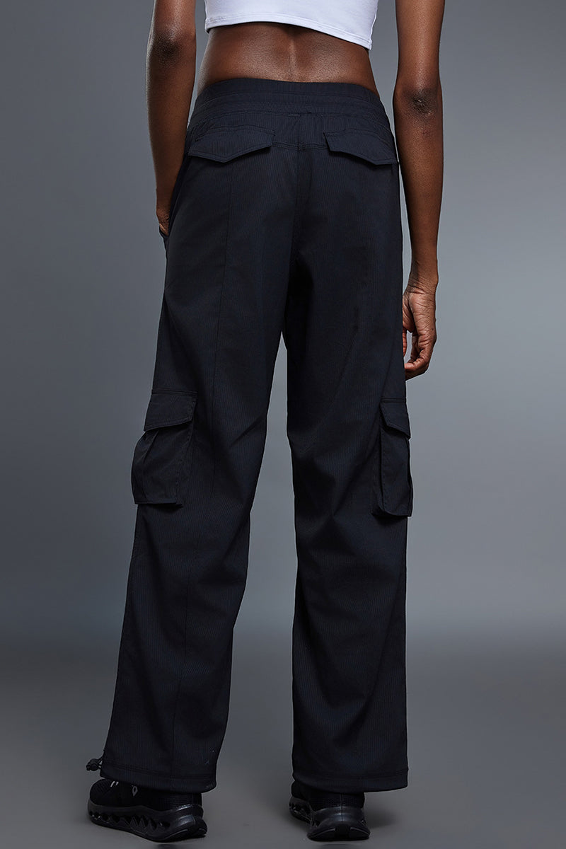 Women Fleece-Lined Loose Cargo Workout Pants with Adjustable Hem