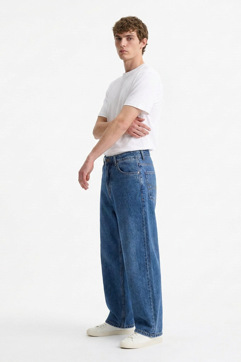 Men's Classic Mid Blue Solid Straight-Leg Jeans